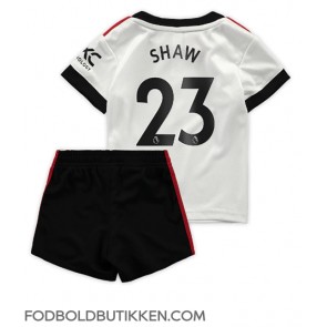 Manchester United Luke Shaw #23 Udebanetrøje Børn 2022-23 Kortærmet (+ Korte bukser)